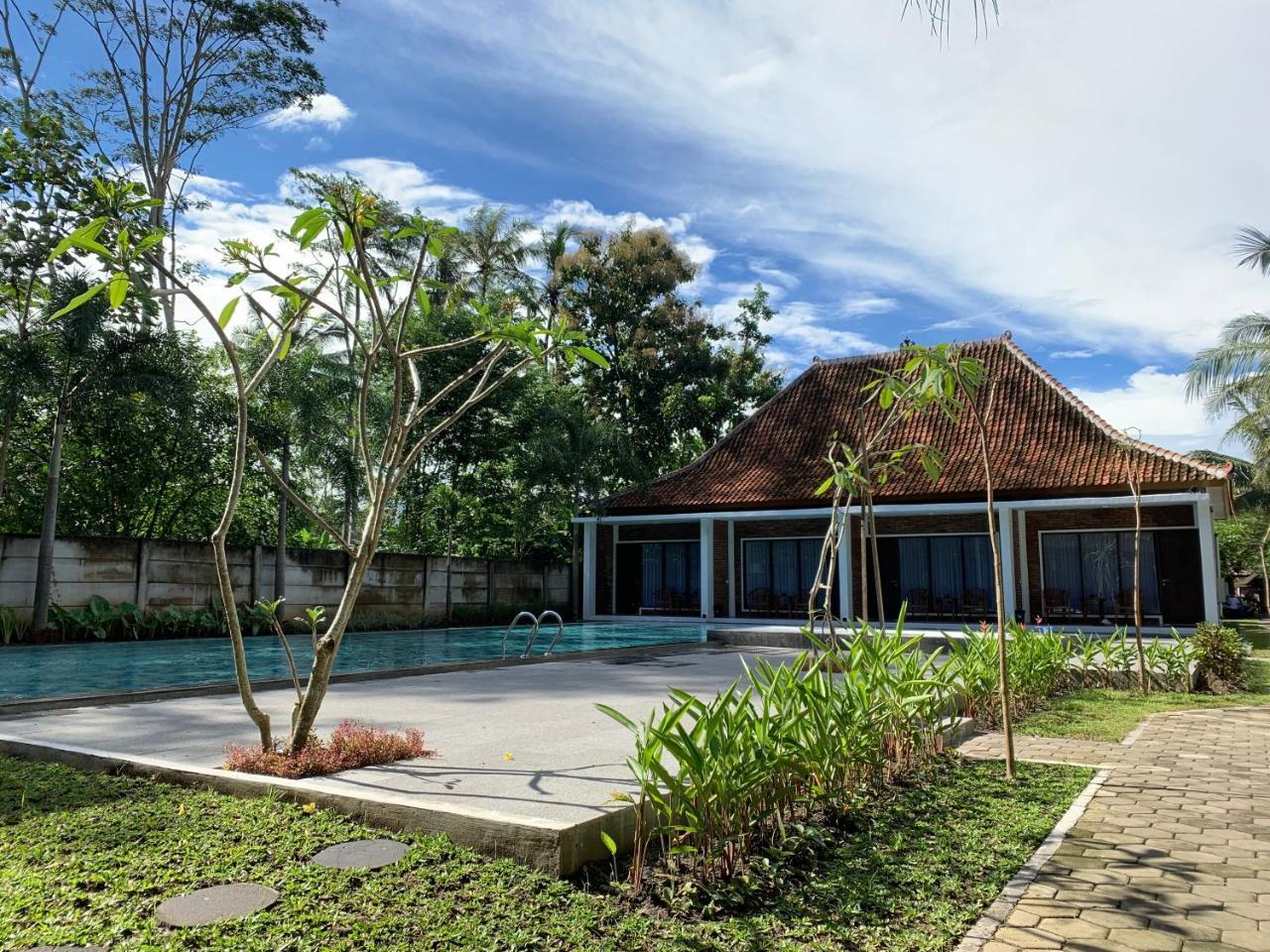 Hotel The Nalaya & Resto 2*