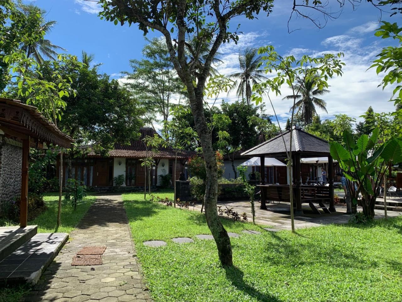 The Nalaya & Resto 2*