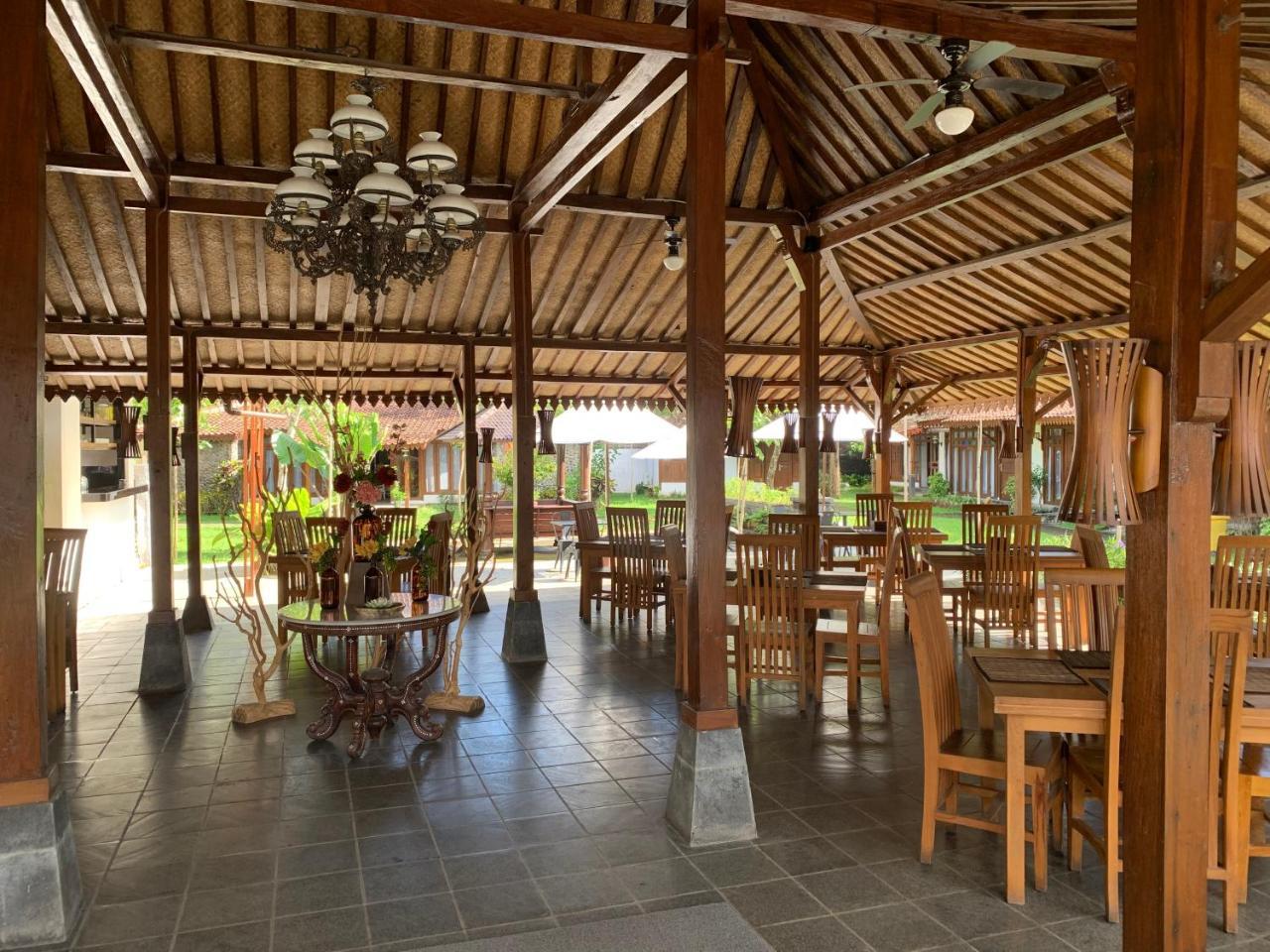 The Nalaya & Resto 2*