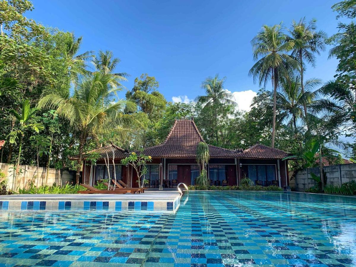Hotel The Nalaya & Resto 2*